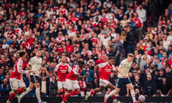 亚博体育下载 英超欧冠双线领跑,四线作战轻松应对:阿森纳冠军气质尽显